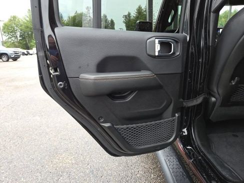 Used 2024 Jeep Wrangler Unlimited Sahara w/ Technology Group AWD/4WD image 46