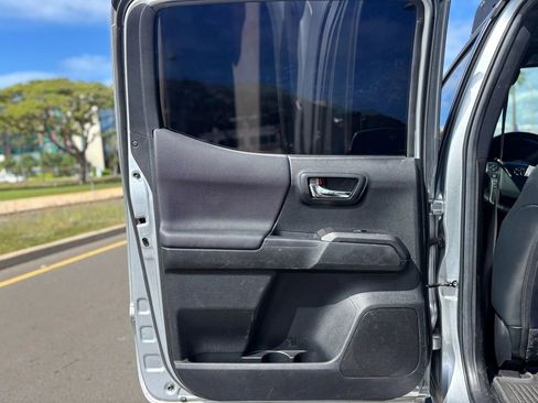 Used 2022 Toyota Tacoma TRD Off-Road image 16