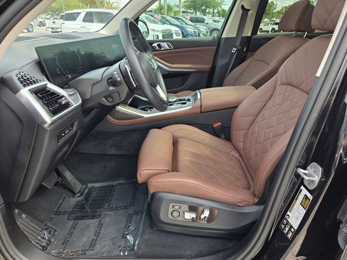 Used 2025 BMW X7 xDrive40i w/ Premium Package AWD/4WD image 4