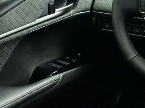 Used 2025 Toyota Camry XLE image 9