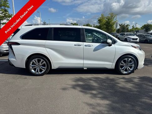 Used 2023 Toyota Sienna Platinum FWD image 5