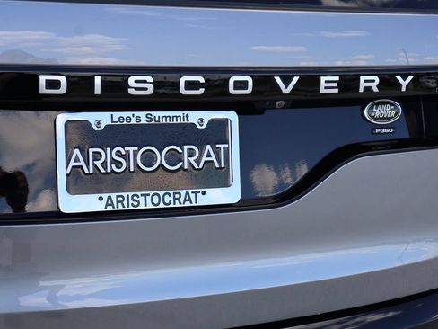 Used 2023 Land Rover Discovery Metropolitan Edition AWD/4WD image 8