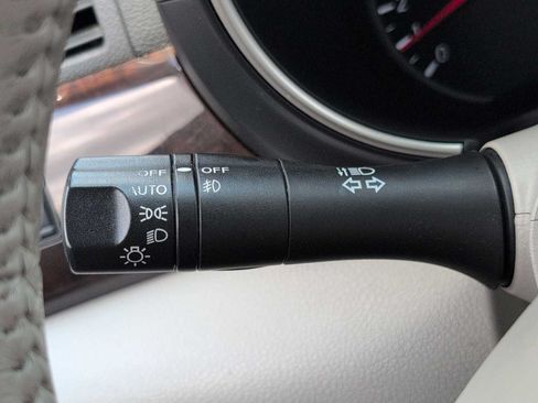Used 2015 Nissan Quest SL FWD image 26