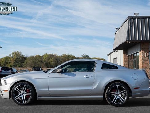 Used 2014 Ford Mustang Coupe image 4