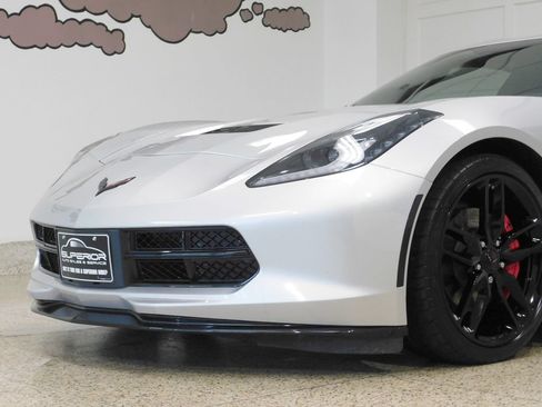 Used 2019 Chevrolet Corvette Stingray Coupe w/ Carbon Flash Badge Package RWD image 19