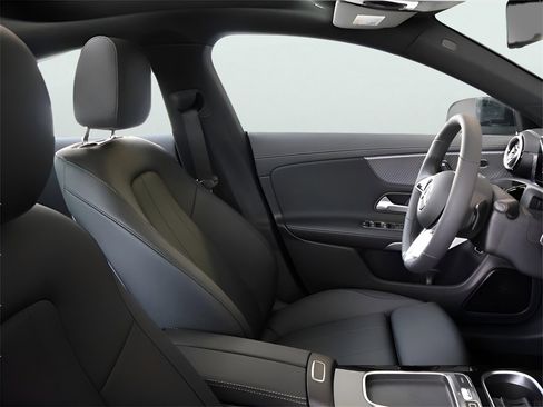 New 2025 Mercedes-Benz CLA 250 4MATIC image 16