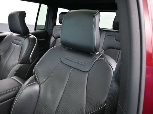 Used 2023 Jeep Grand Cherokee Overland w/ Luxury Tech Group IV image 17