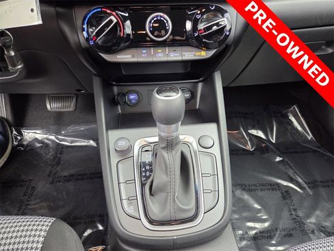 Used 2022 Hyundai Kona SE image 28