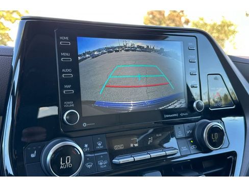 Used 2022 Toyota Highlander XLE image 28