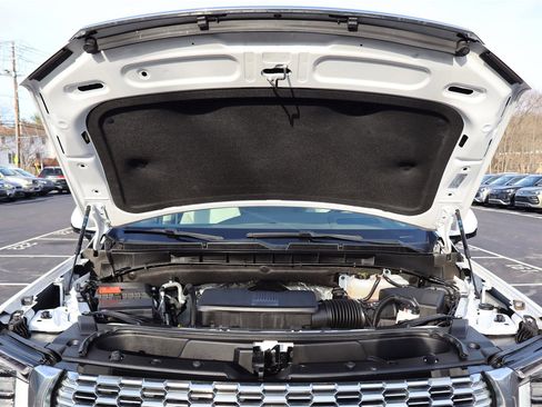 Used 2023 GMC Yukon XL Denali image 9