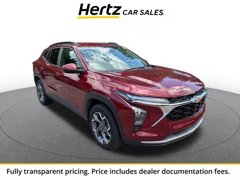 Used 2025 Chevrolet Trax LT FWD image 1