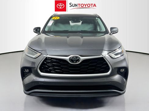 Used 2021 Toyota Highlander XLE FWD image 10