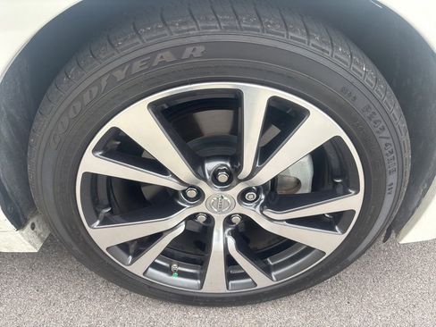 Used 2016 Nissan Maxima Platinum FWD image 12