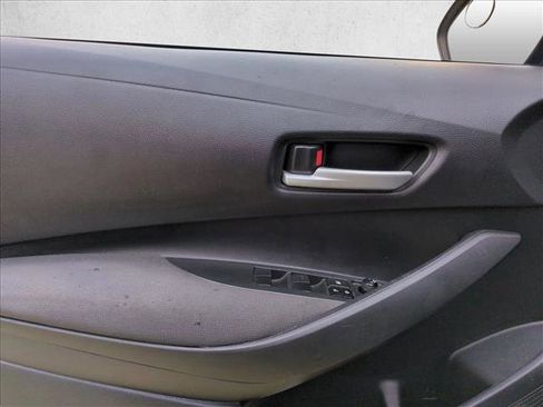 Used 2021 Toyota Corolla LE image 11