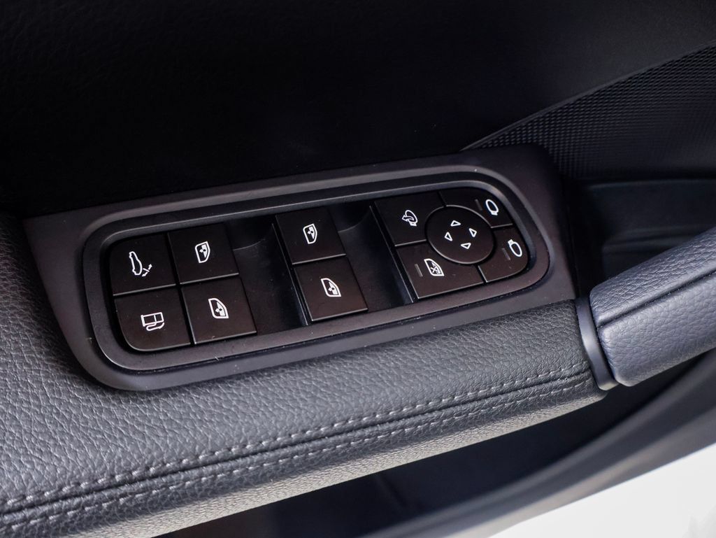 Certified 2026 Porsche Cayenne E-Hybrid AWD/4WD image 27