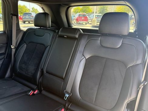 Used 2023 Jeep Grand Cherokee Altitude RWD image 32