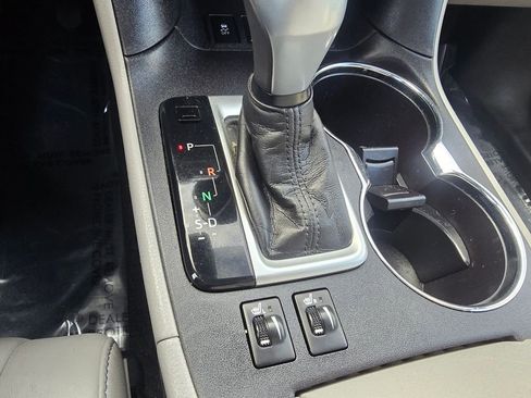 Certified 2017 Toyota Highlander XLE w/ Protection Package #3 image 26