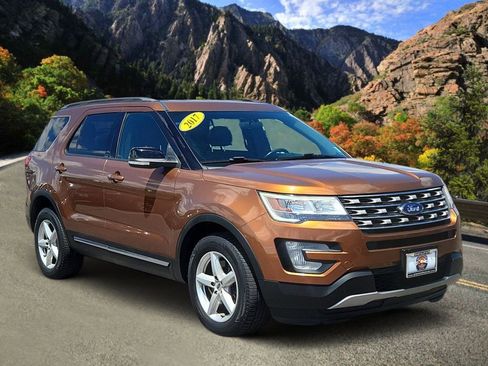 Used 2017 Ford Explorer XLT AWD/4WD image 1