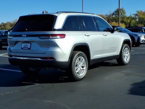 New 2025 Jeep Grand Cherokee 4WD image 17