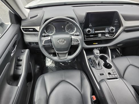 Used 2023 Toyota Highlander XLE FWD image 30