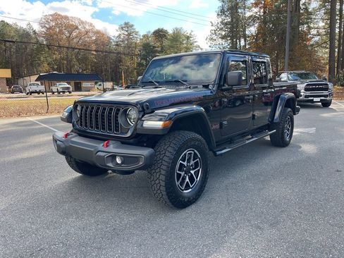 Used 2025 Jeep Gladiator Rubicon w/ Convenience Group image 2