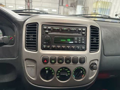 Used 2005 Ford Escape Limited AWD/4WD image 9