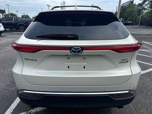 Used 2022 Toyota Venza XLE AWD/4WD image 5