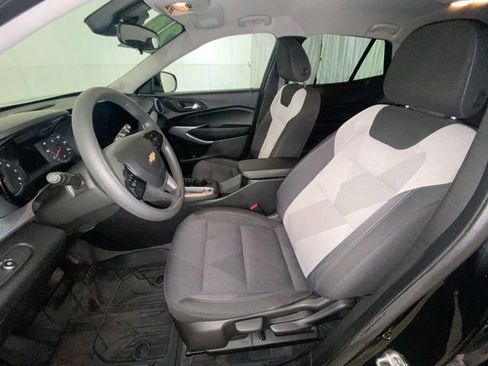 Used 2024 Chevrolet Trax LS w/ LS Convenience Package FWD image 14