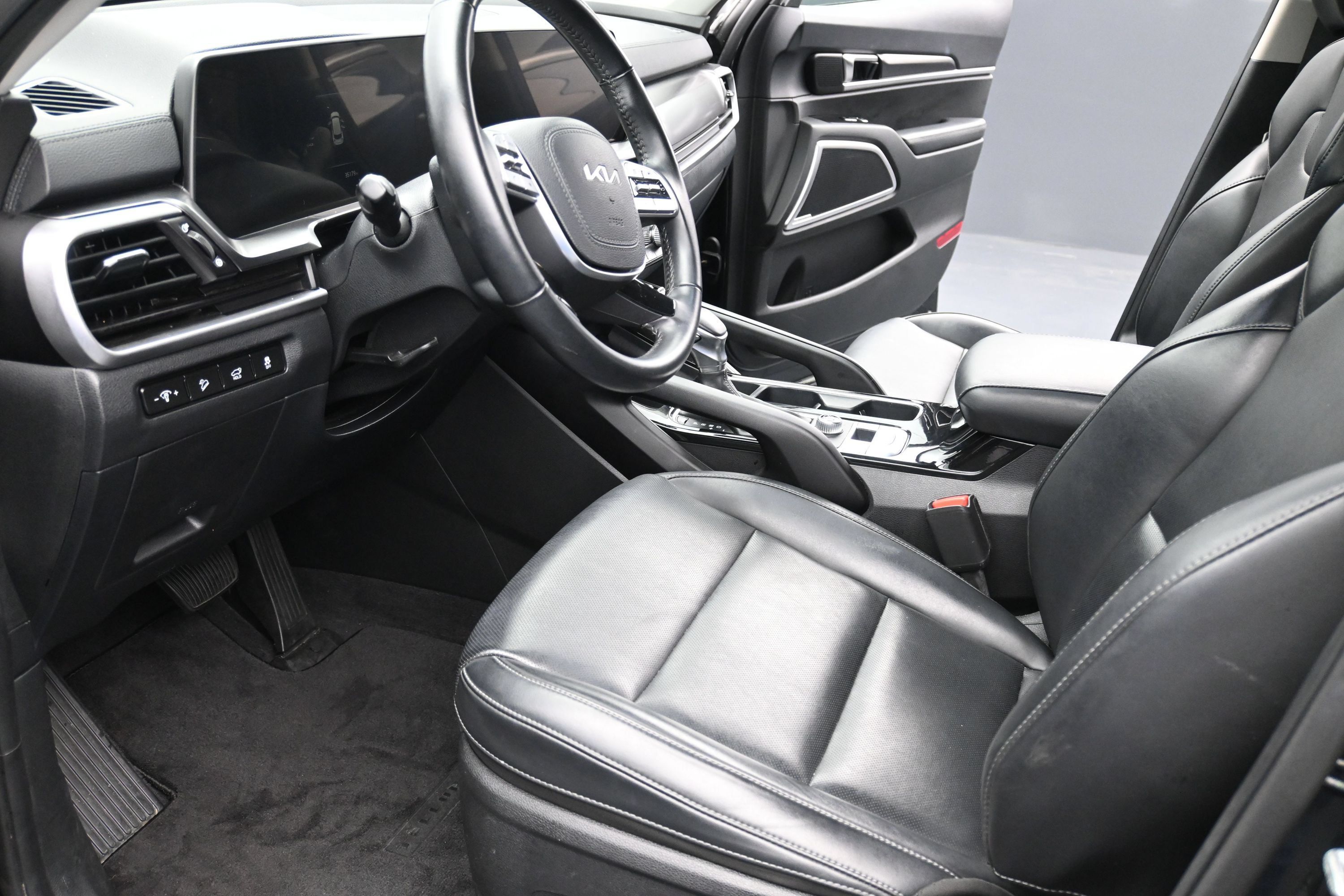Used 2025 Kia Telluride S FWD image 12