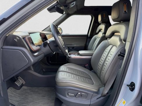 Used 2023 Rivian R1T Adventure image 11