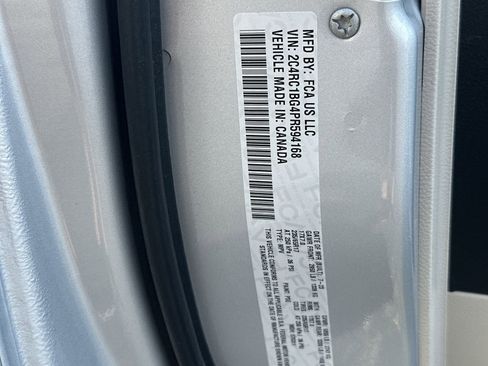 Used 2023 Chrysler Pacifica Touring-L FWD image 36