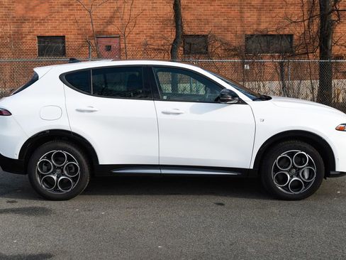 New 2024 Alfa Romeo Tonale Ti image 8