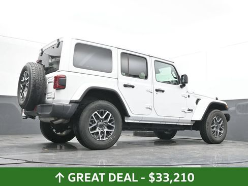 Used 2025 Jeep Wrangler Unlimited Sahara AWD/4WD image 38