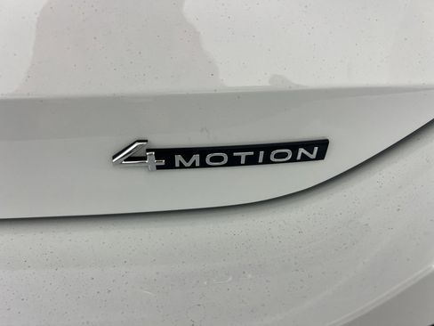 New 2025 Volkswagen Tiguan SE image 8