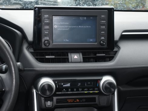 Used 2019 Toyota RAV4 LE FWD image 15