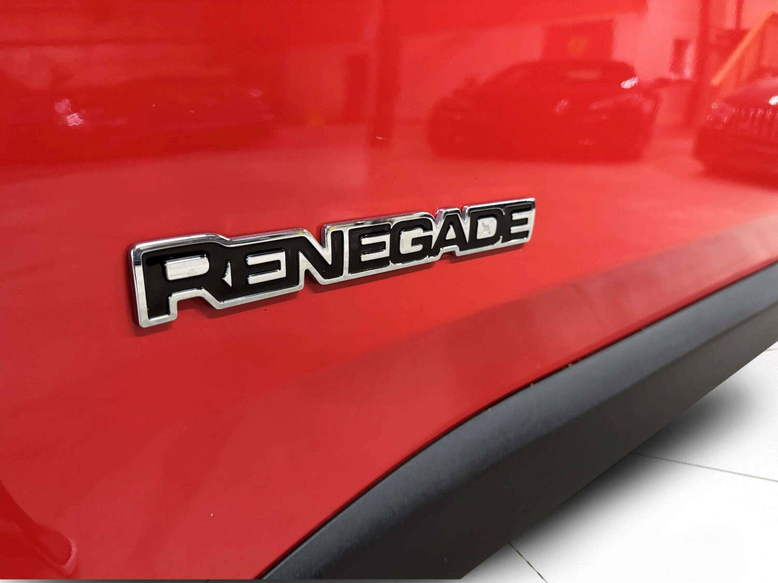 Used 2020 Jeep Renegade Latitude AWD/4WD image 17