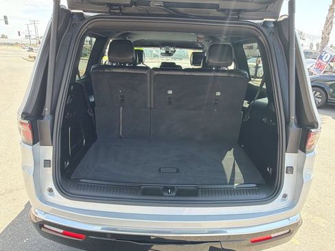 Certified 2024 Jeep Wagoneer Series II w/ Flexible Seating Group RWD image 20