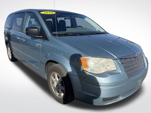 Used 2010 Chrysler Town & Country LX image 5