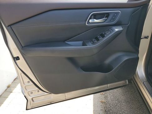 Certified 2023 Nissan Rogue Platinum w/ Platinum Premium Package image 28