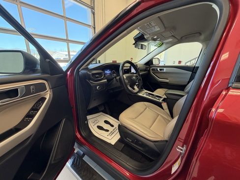 Used 2021 Ford Explorer XLT w/ Equipment Group 202A AWD/4WD image 6