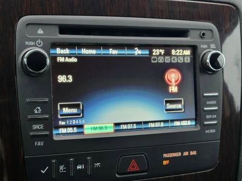 Used 2017 Chevrolet Traverse LT w/ Style and Technology Package image 26