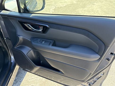 Used 2025 Subaru Forester Limited image 28