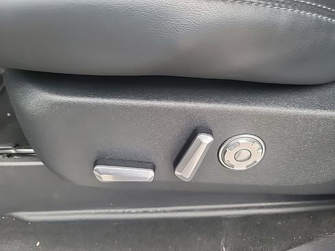 Used 2025 Lincoln Navigator Reserve image 17