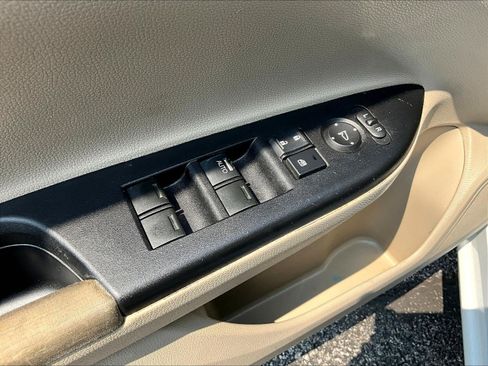 Used 2017 Honda Accord LX image 34