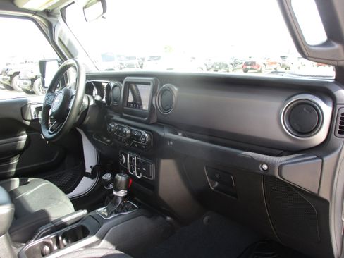 Used 2022 Jeep Gladiator Sport AWD/4WD image 34