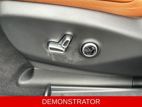 New 2026 Chrysler Pacifica Pinnacle AWD/4WD image 23