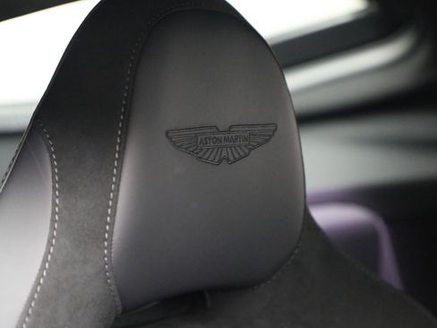 Used 2025 Aston Martin V8 Vantage Coupe image 26