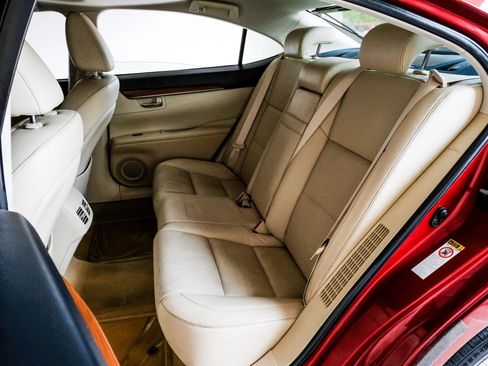 Used 2014 Lexus ES 300h w/ Luxury Package w/Bamboo Trim FWD image 43