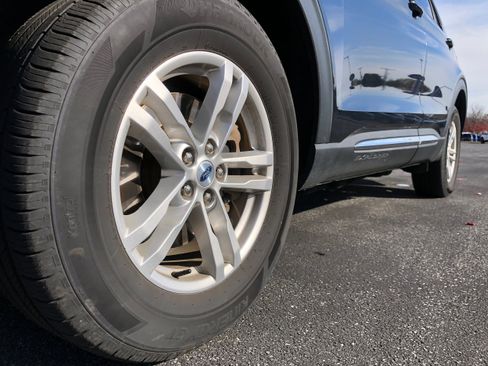 Certified 2022 Ford Explorer XLT w/ Equipment Group 202A image 22