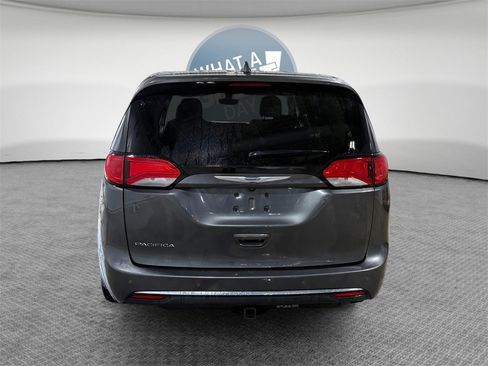 Used 2018 Chrysler Pacifica Touring Plus image 5